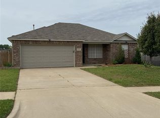 1204 Granite Ln, Noble, OK 73068