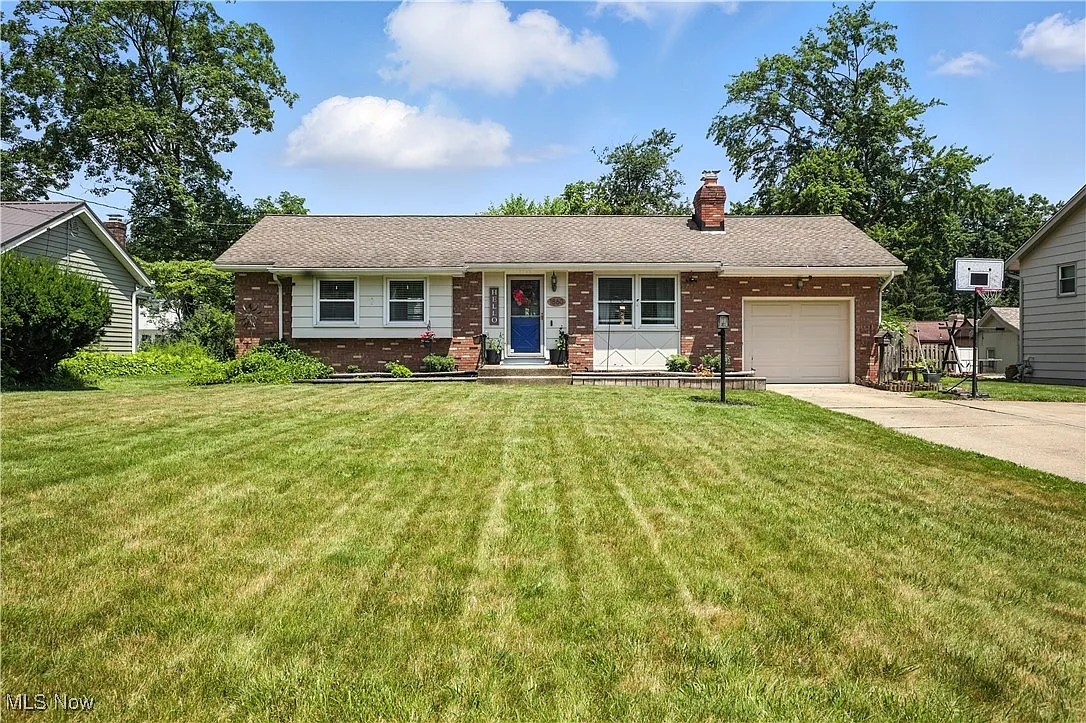 1860 Lancaster Dr photo 1