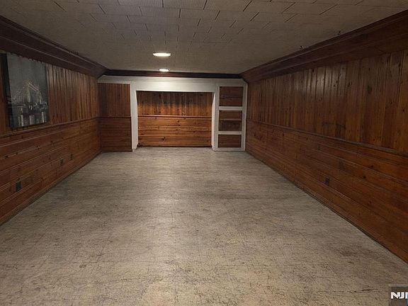 5th image of 120 Louis St