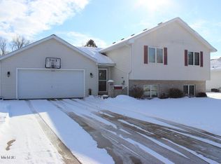 495 Salem Dr, Jonesville, MI 49250