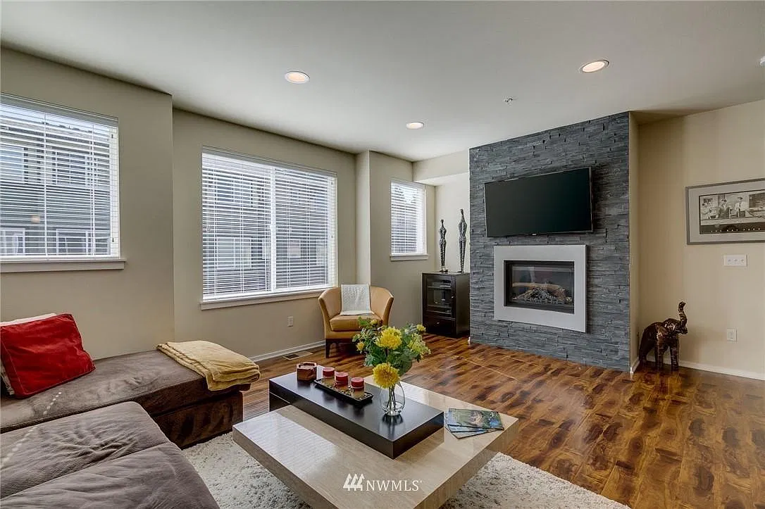3 bed, 1856 sqft, $3,150 — Photo 4