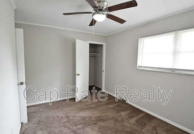 1226 Parkview Dr — Photo 15
