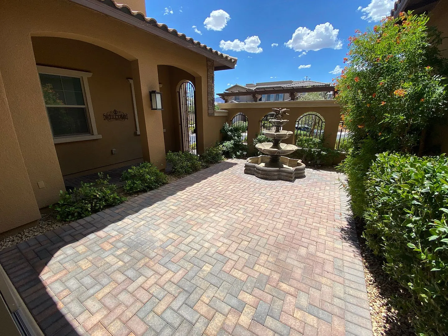 Beautiful 4 bed/3 bath home located in Summerlin — Photo 2