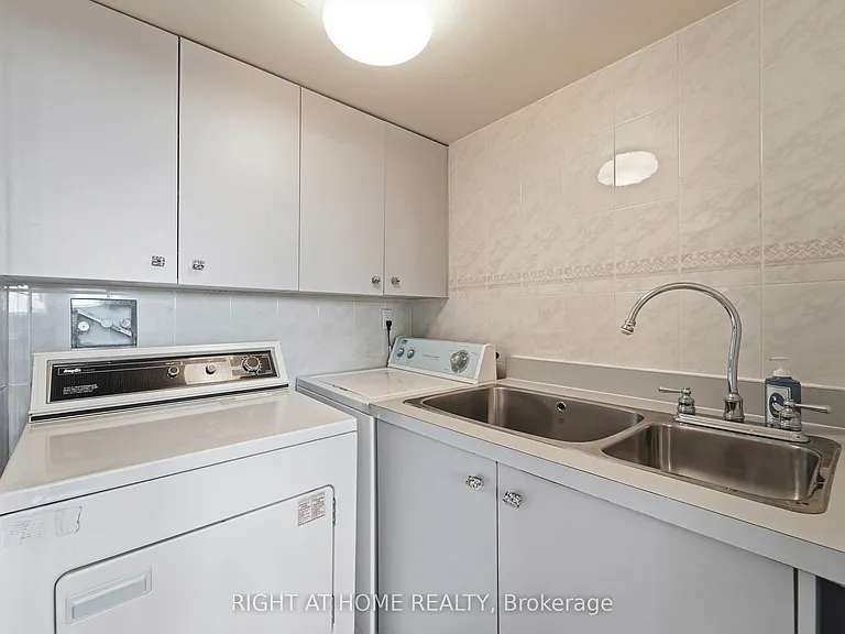 240 Scarlett Rd #2011 — Photo 15