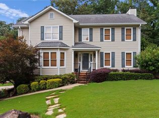 560 Long Oak Dr, Gainesville, GA 30501