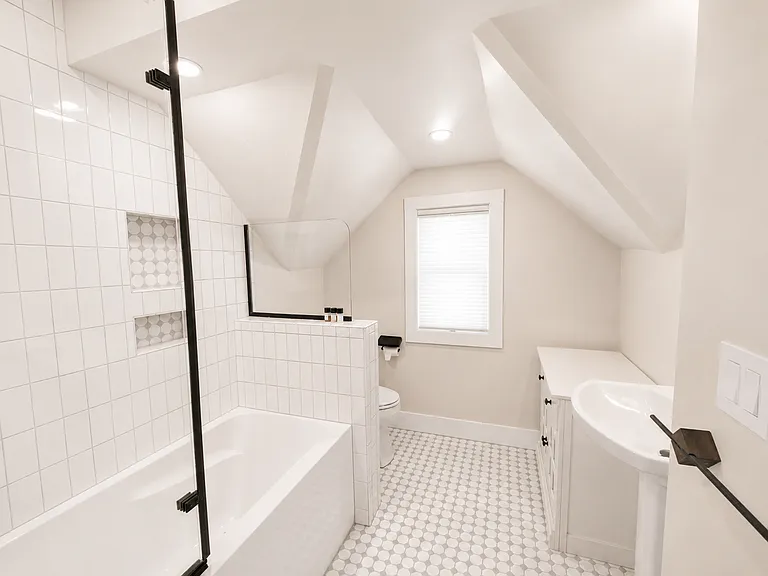146 NW Jefferson Pl — Photo 33