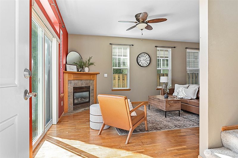 4th image of 2277 Cherry Street #St