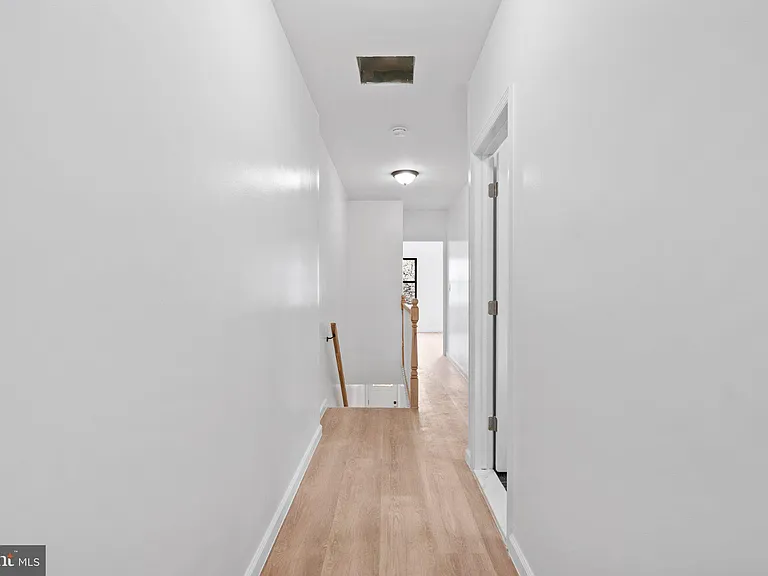 2055 Dickinson St — Photo 19