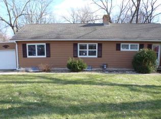 895 6th St, Windom, MN 56101