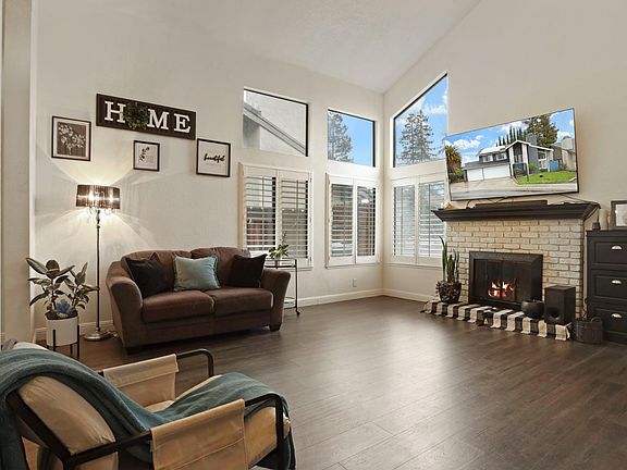 5th image of 1017 Hamlet Ct
