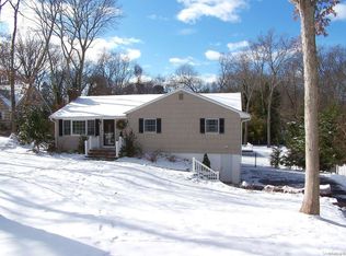 50 Mud Rd, Setauket, NY 11733