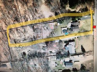 68 Raynor Rd, Ridge, NY 11961