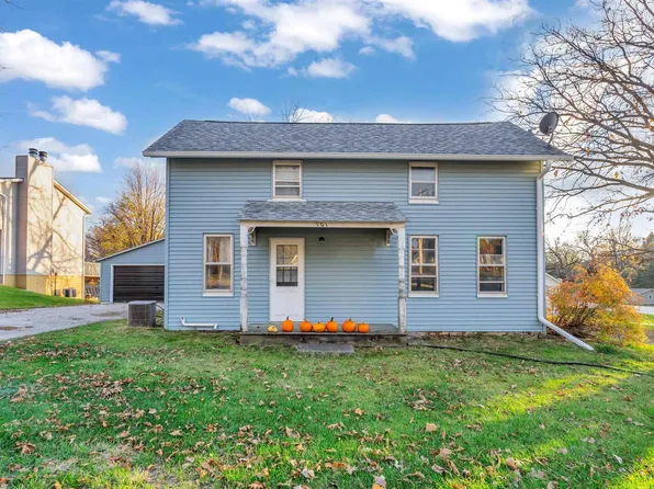 101 E Grove Rd, Long Grove, IA 52756
