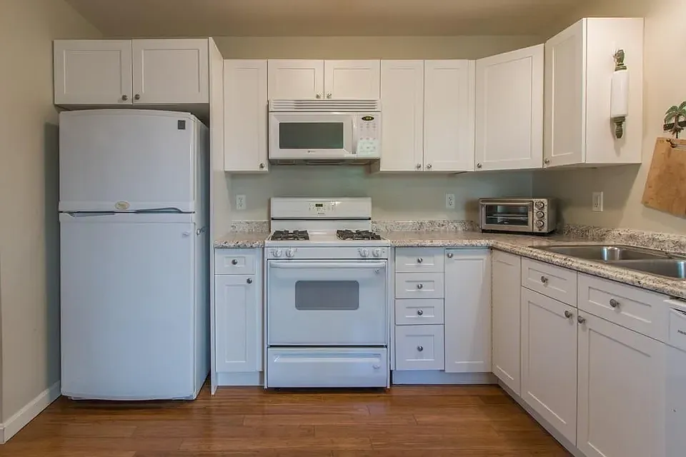 50 Barrington Ave #502