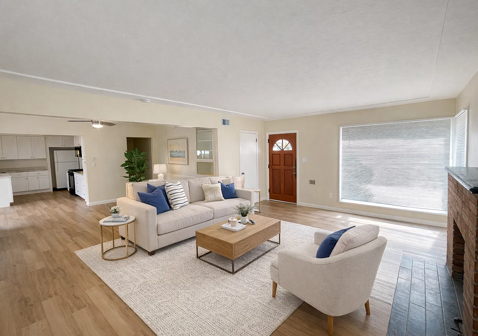 Large 5 bed 2 bath house — Photo 1