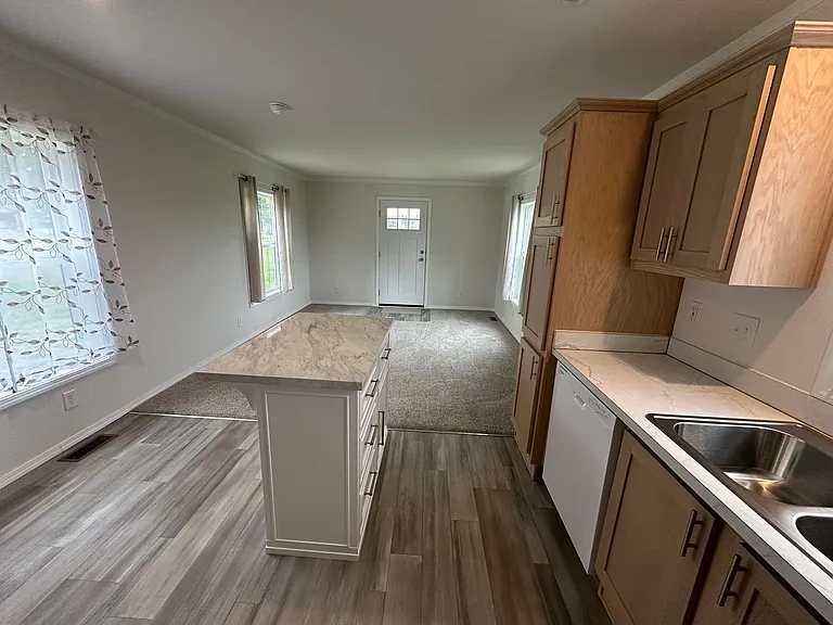 11925 Hillcrest Dr SE — Photo 16