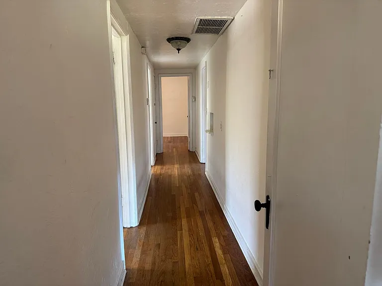 3004 E Adams St — Photo 13