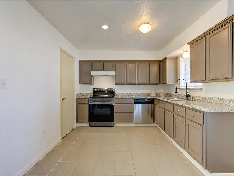 4403 Willow Beach Dr — Photo 22