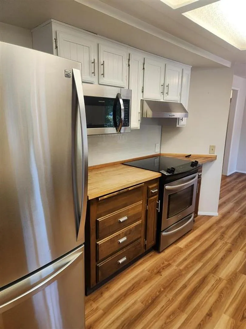3 Bedroom, 2 Bathroom Home! — Photo 4