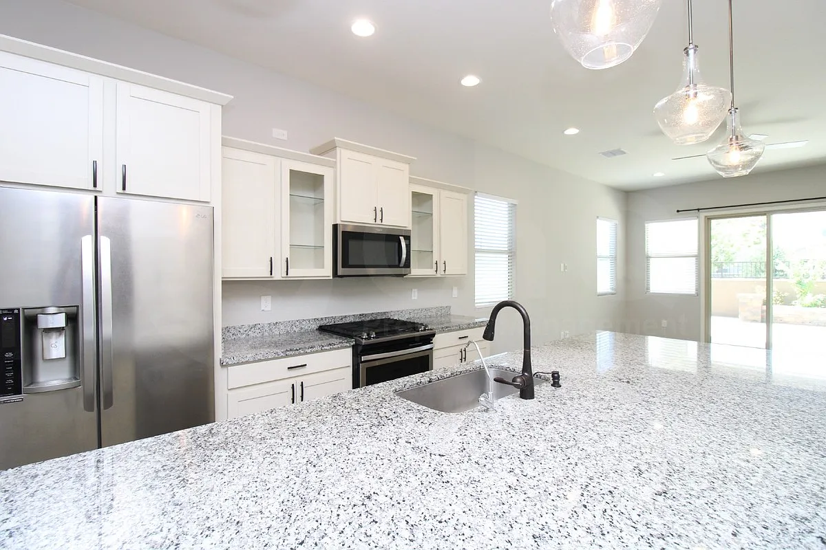3 bed, 2.5 bath, 1979 sqft, $2,650 — Photo 3