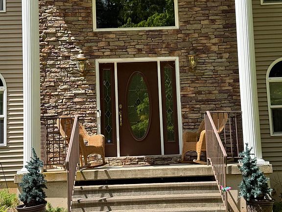 2nd image of 1111 Prospect Rd