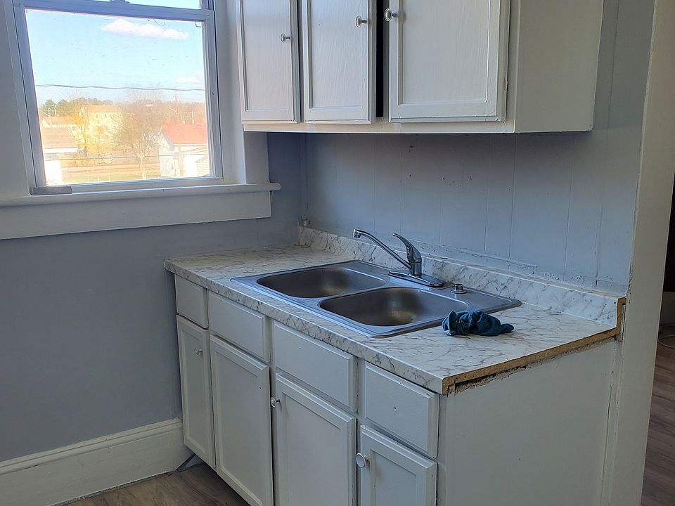 2nd image of 32168 Broad St #4