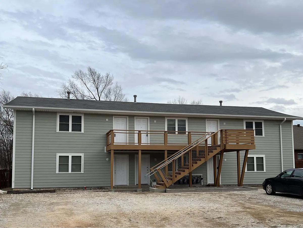 Building Photo - 811 N Pleasant St