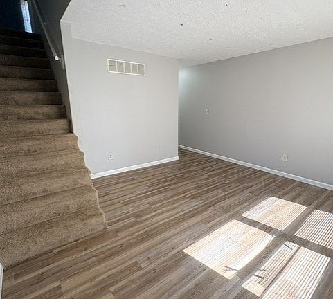 2nd image of 1028 Belle Valley Dr #6