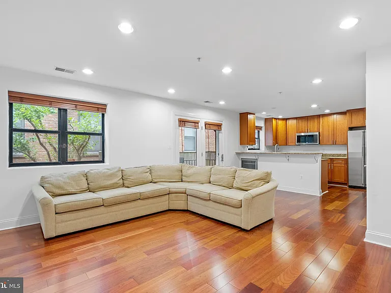 1354 Euclid St NW #202A — Photo 2