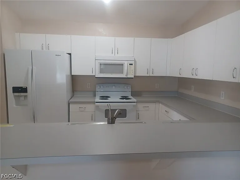 100 SW Trafalgar Pkwy #104 — Photo 6