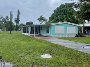 39 Sonderhen Dr, Naples, FL 34114