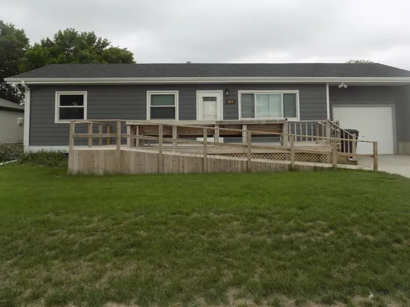 921 East St, Holdrege, NE 68949
