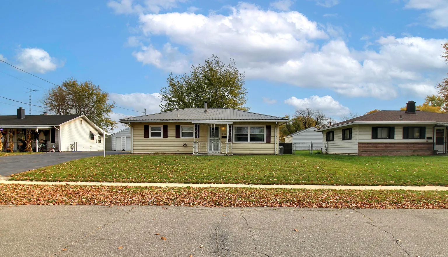 860 Daffodil Dr photo 1