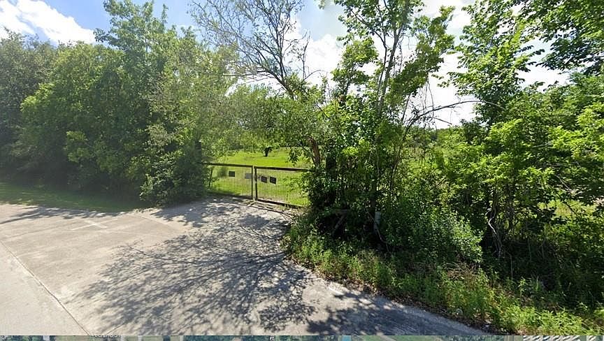 2nd image of 2612 Lake Rd