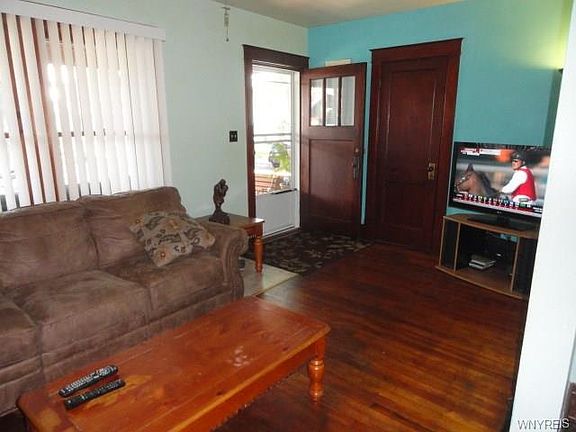 3rd image of 2443 Willow Ave