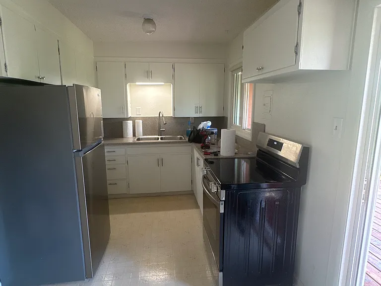 706 6th Ave NW — Photo 3