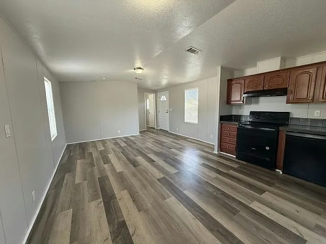 2 bed, 2.0 bath, 896 sqft, $1,775 — Photo 3