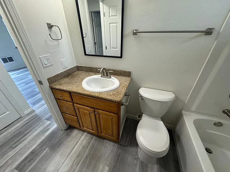 385 NW 6th St — Photo 36