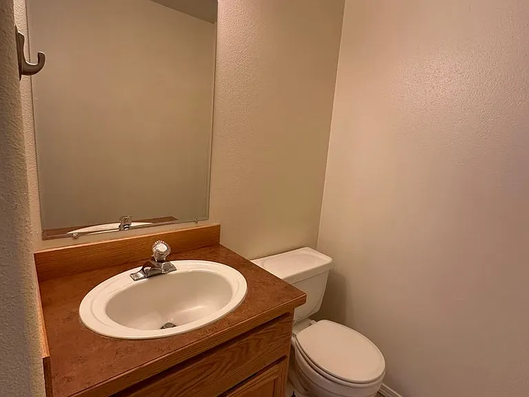 2922 NE Two Nikki Ct — Photo 13