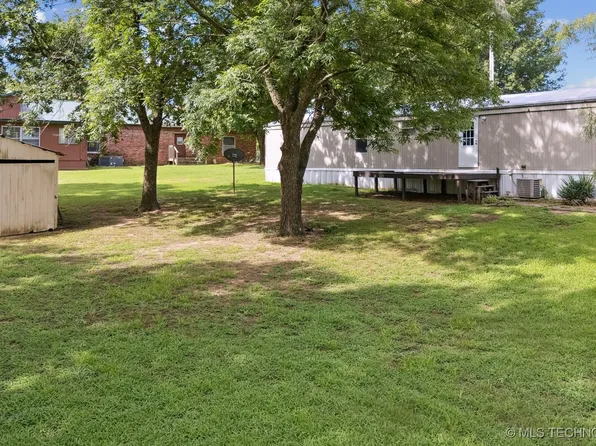 2 E 1066th Rd, Council Hill, OK 74428