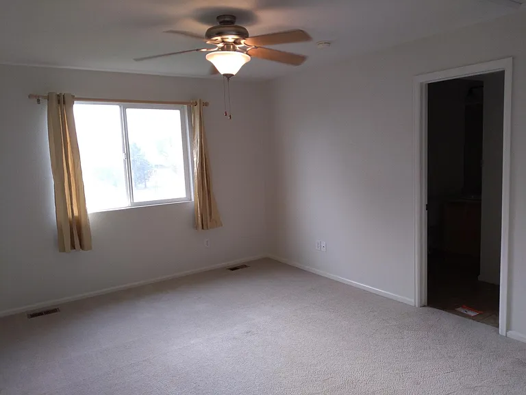 411 Smith Cir — Photo 7
