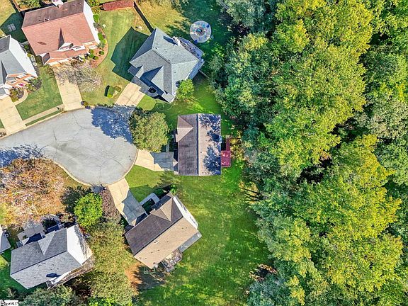4th image of 528 Collingsworth Ln