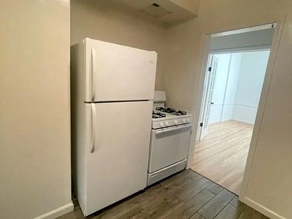 3rd image of 1623-1627 Hillhurst Ave #1625.5