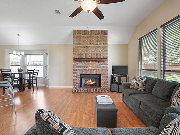 4th image of 11147 Belfair Ct