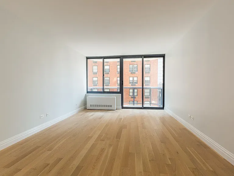 235 W 48th St #9E — Photo 1