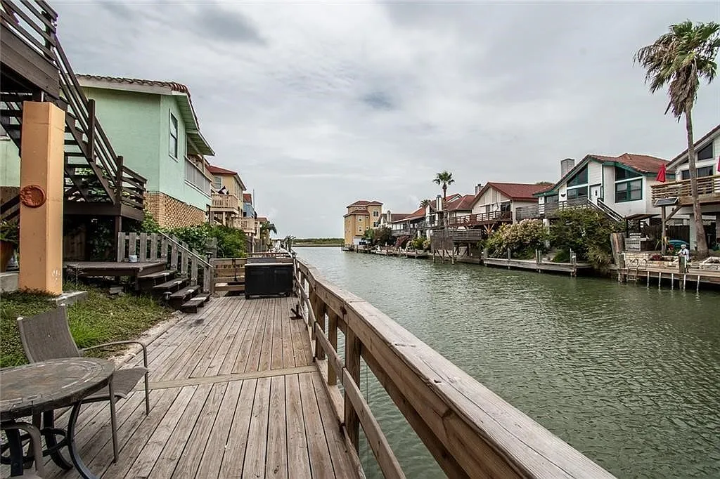 3 bed, 2.0 bath, 1526 sqft, $2,800 — Photo 2