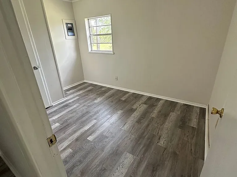 108 Anita Dr — Photo 4