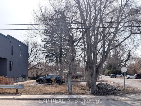 2 Pender St, Ottawa, ON K2G 1J5