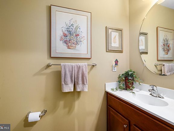 4th image of 32 Fountainview Dr #14