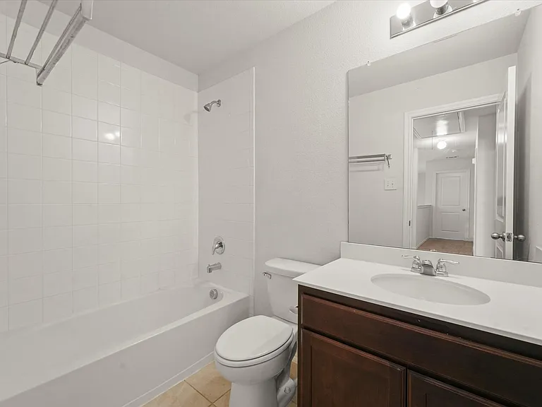 516 Clearlake Dr — Photo 8